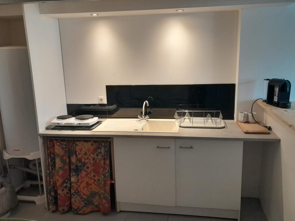 Kitchen or kitchenette, pet friendly, stove