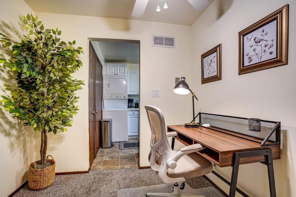 Washer & Dryer Dishwasher and AC Pets welcome Corner Apt Apartment in Milwaukee