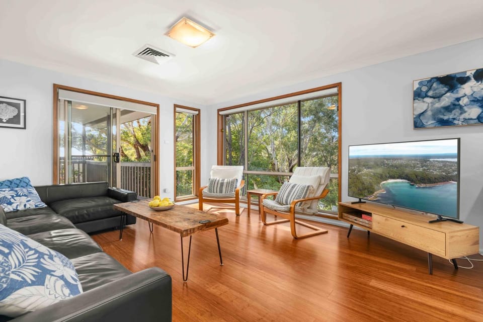 Blenheim Hideaway by Experience Jervis Bay House in Vincentia