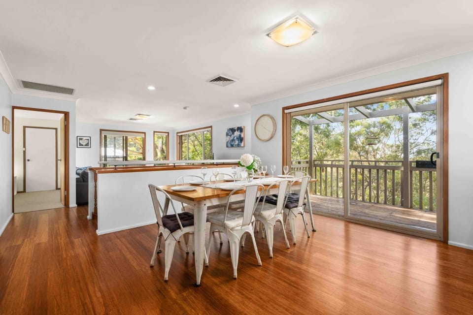 Blenheim Hideaway by Experience Jervis Bay House in Vincentia