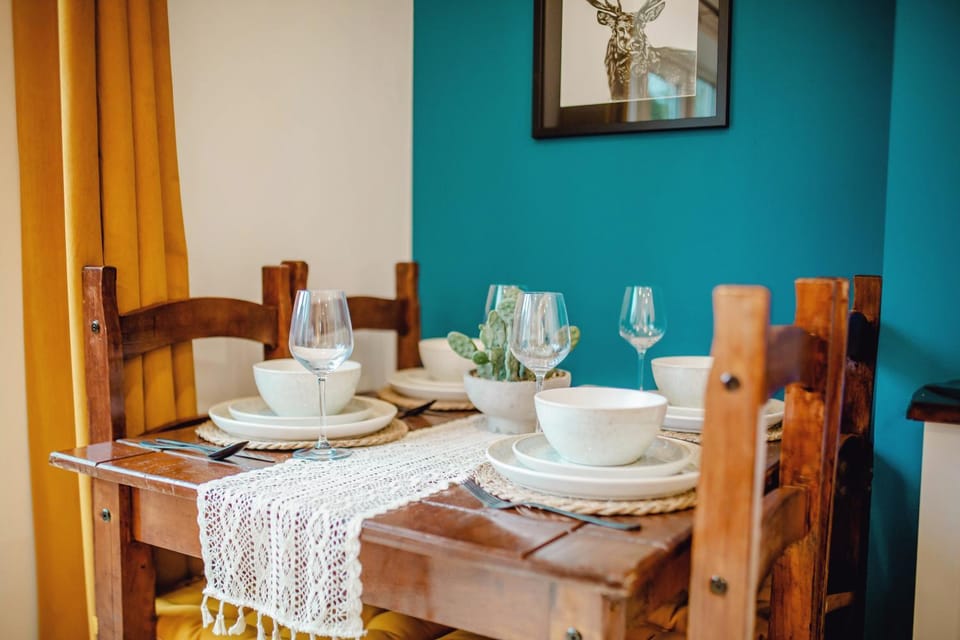 Food and drinks, Dining area, Food, Drinks