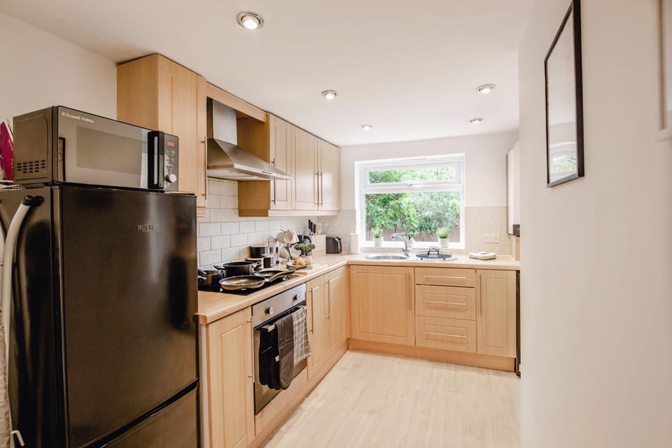 Coffee/tea facilities, Kitchen or kitchenette, oven, pet friendly, stove, toaster