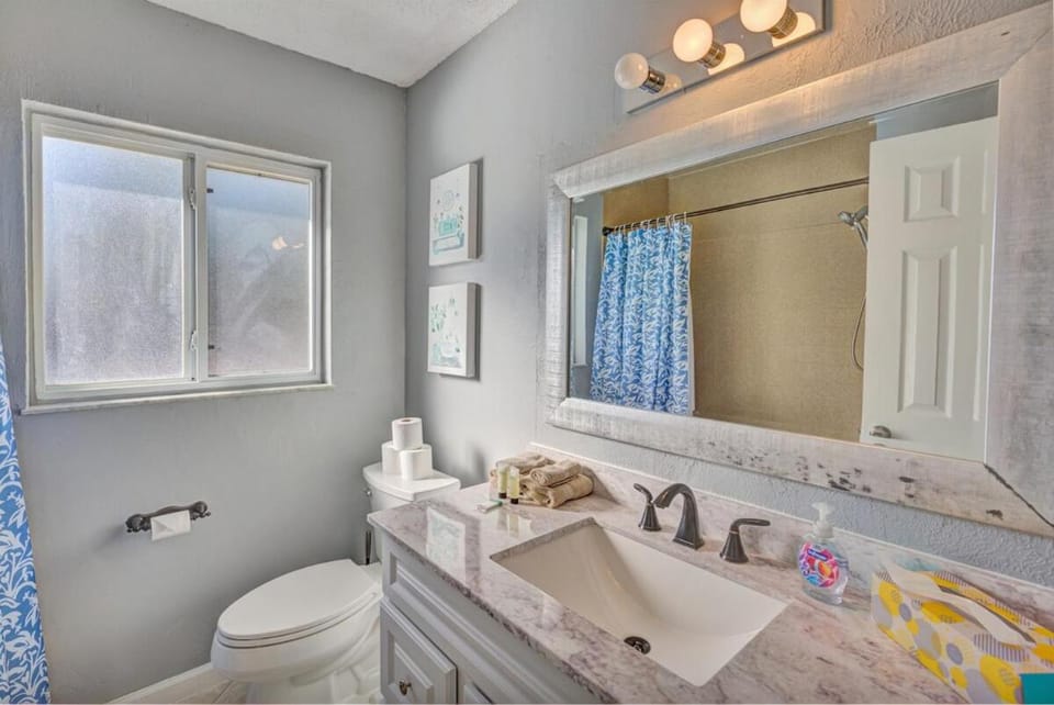 Villa Bella with Heated Pool House in Largo