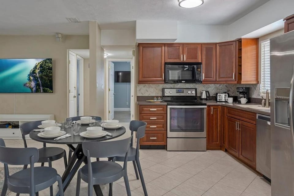 Villa Bella with Heated Pool House in Largo