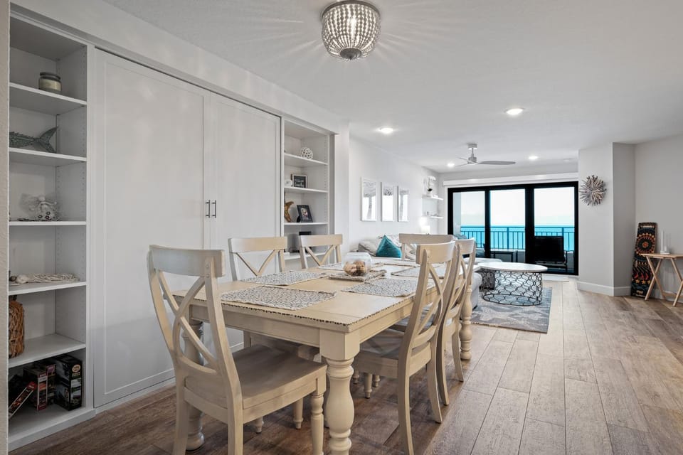 Stunning direct oceanfront condo with a balcony, hot tub, and heated pool House in Florida