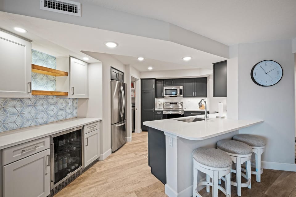 Stunning direct oceanfront condo with a balcony, hot tub, and heated pool House in Florida