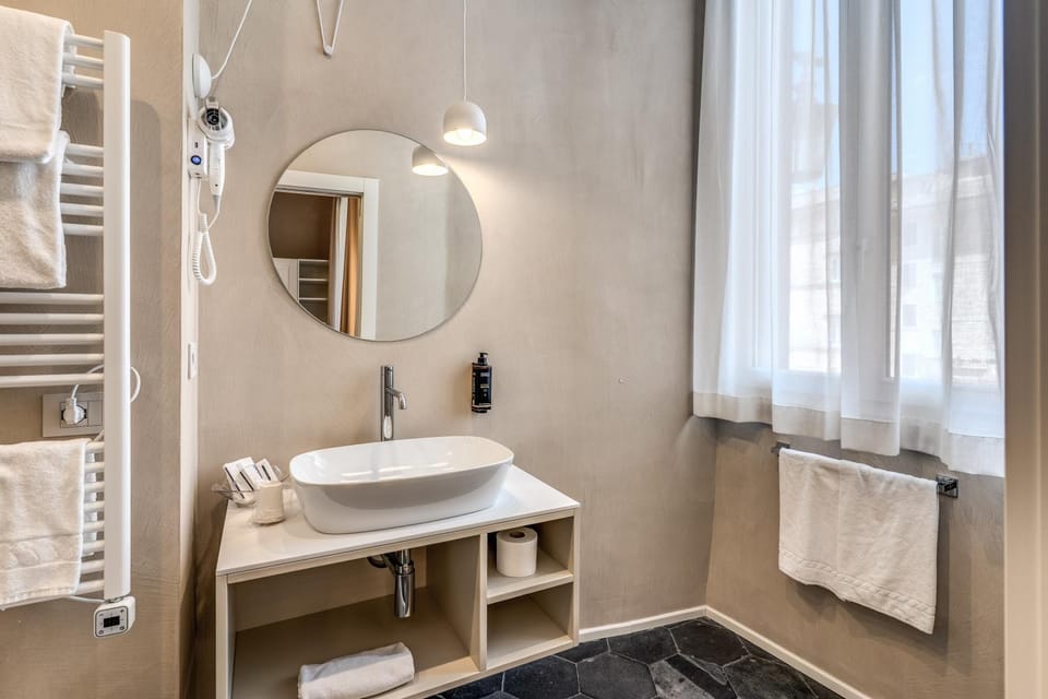 Bathroom, towels