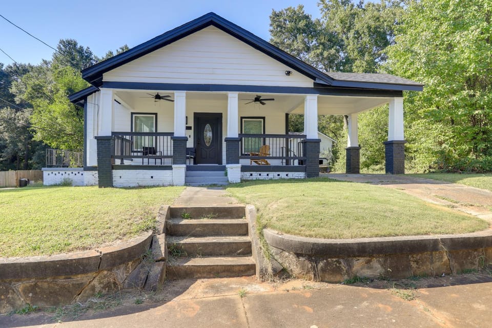 9 Mi to Dtwn ATL: Pet-Friendly Apt w/ Yard Apartment in College Park