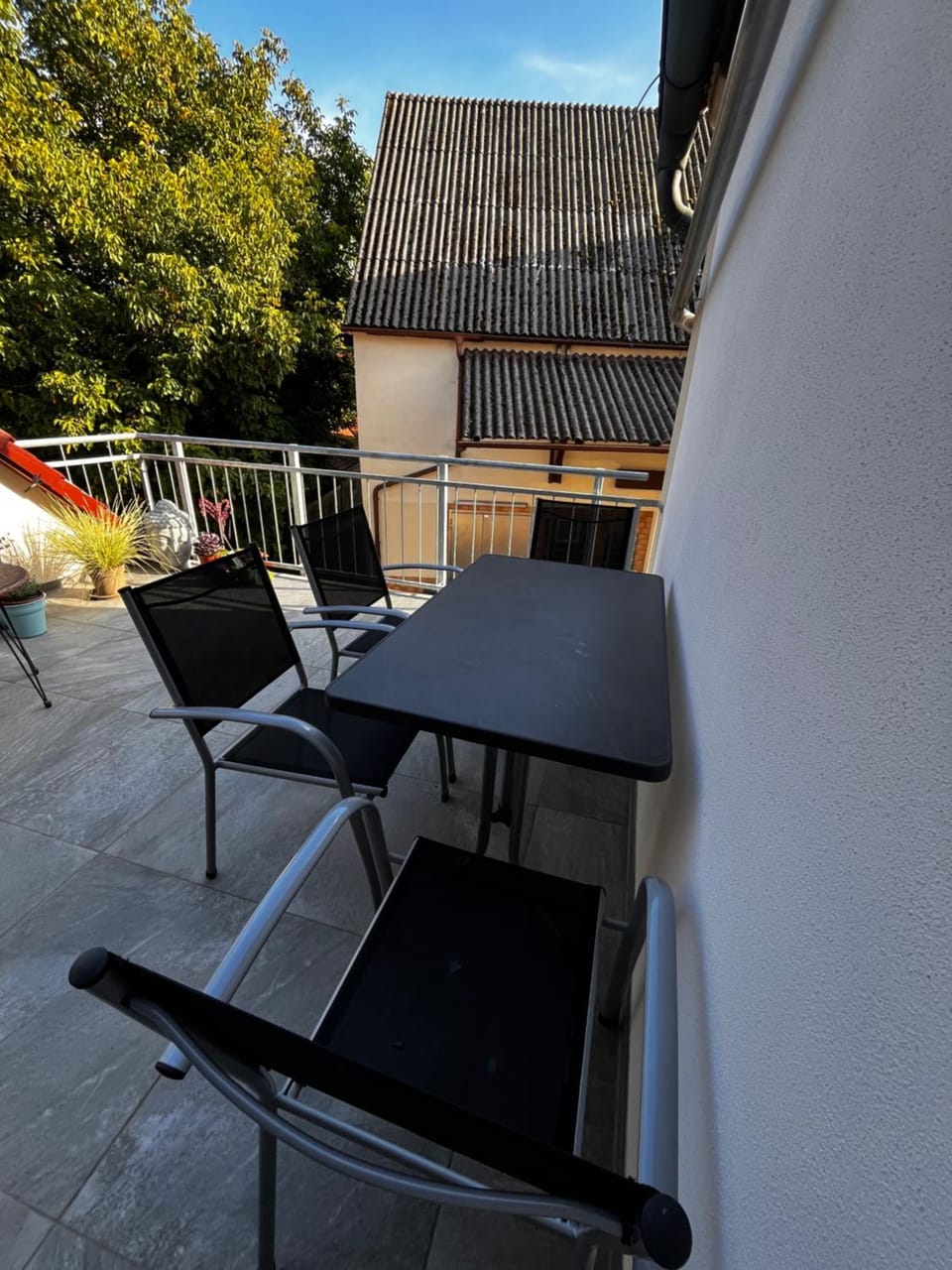 Property building, Balcony/Terrace, Dining area