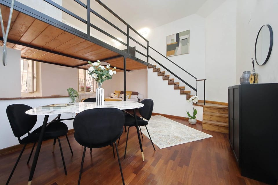 Seating area, Dining area, air conditioner
