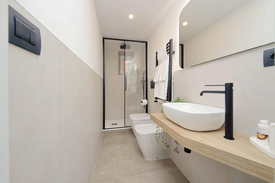 Shower, Toilet, Bathroom, towels
