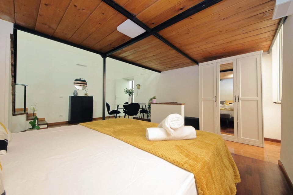 Bed, Photo of the whole room, wardrobe, air conditioner