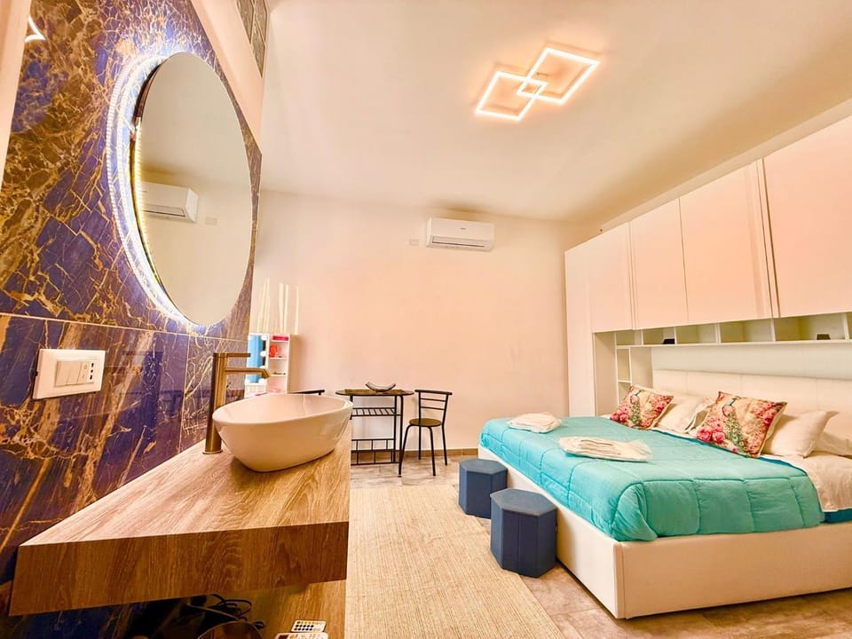 Bed, Photo of the whole room, Seating area, VIP
