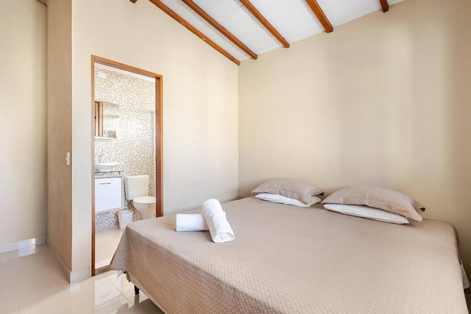 Bed, Bathroom, Photo of the whole room, Bedroom, towels