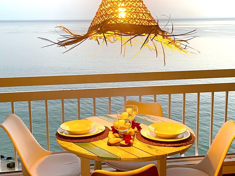Natural landscape, View (from property/room), Living room, Seating area, Dining area