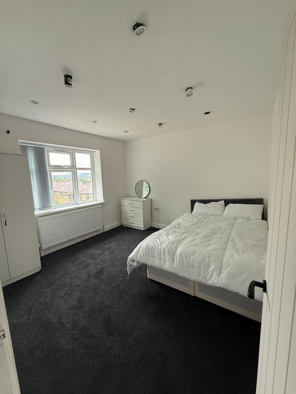 Bed, Photo of the whole room, Bedroom, wardrobe