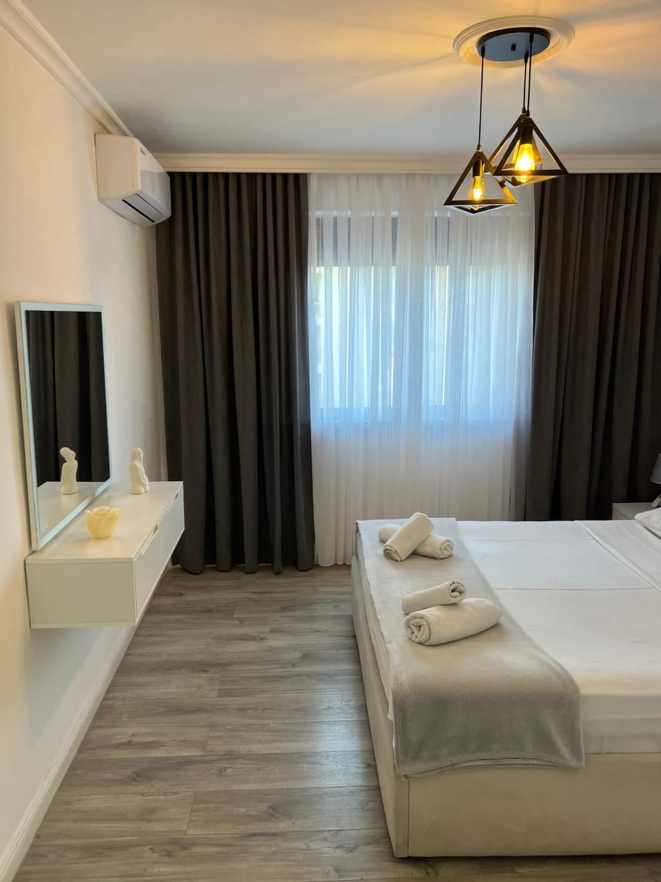 Bed, Photo of the whole room, Bedroom, towels, air conditioner