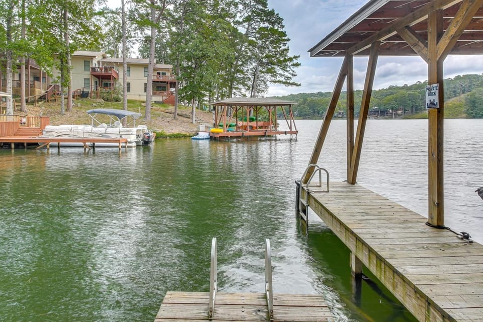 Pet-Friendly Lake Desoto Townhome w/ Swim Dock! House in Garland County