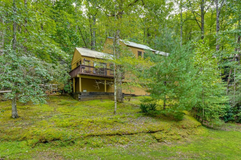 Newly Renovated: Pet-Friendly Sapphire Retreat! House in Tennessee