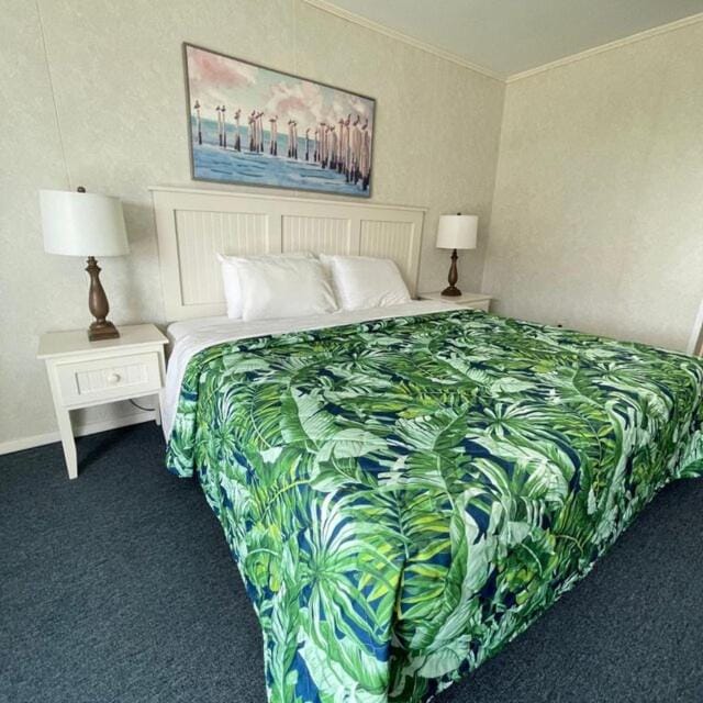 The Breezeway Motel & Resturant Hotel in Topsail Beach