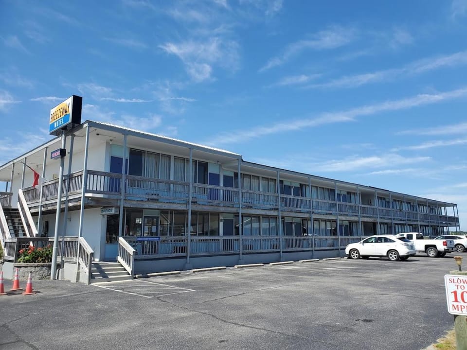 The Breezeway Motel & Resturant Hotel in Topsail Beach