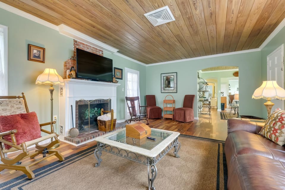 4 Mi to Jetty Park Beach! Family Home with Game Room House in Fort Pierce