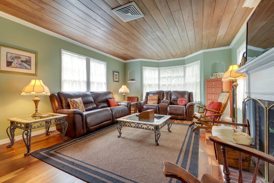 4 Mi to Jetty Park Beach! Family Home with Game Room House in Fort Pierce