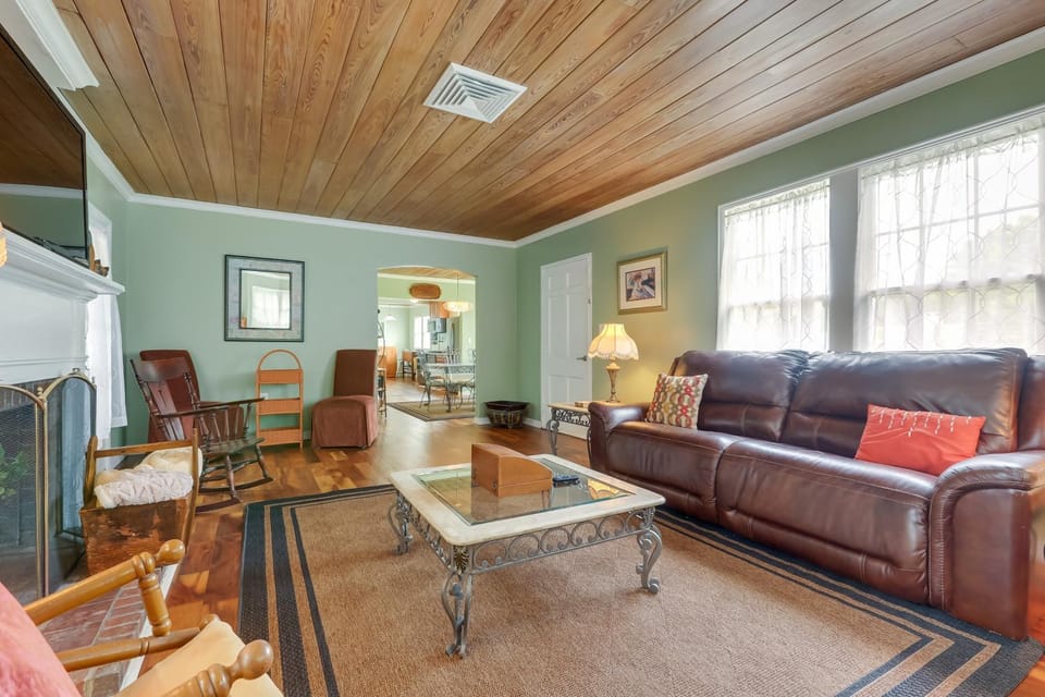 4 Mi to Jetty Park Beach! Family Home with Game Room House in Fort Pierce