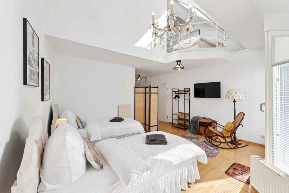 Bed, TV and multimedia, Photo of the whole room, Bedroom, furniture