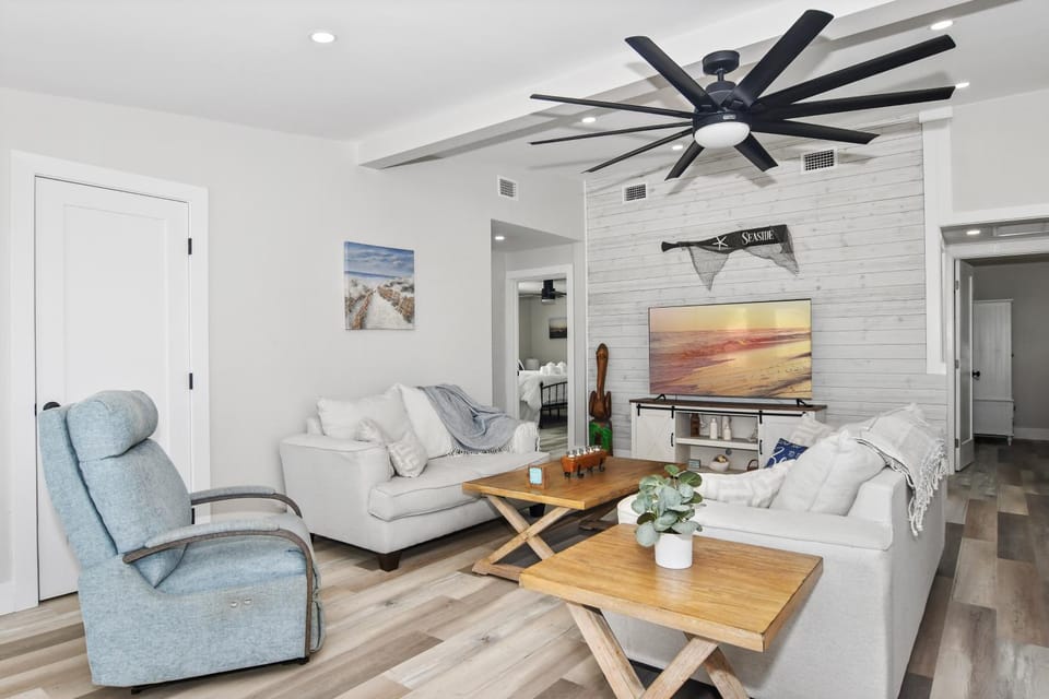 1 Mi to Fort Myers Beach Access! Chic Coastal Home House in San Carlos Island