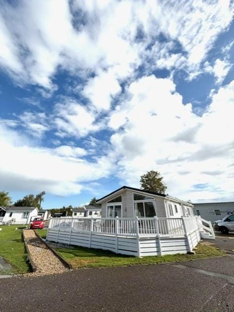 Property building, Day, Natural landscape, Parking