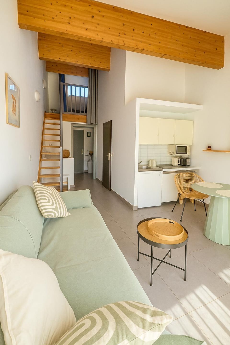 Kitchen or kitchenette, Living room, Seating area, Dining area