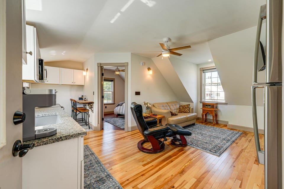 Charming Apt w/ Shared Outdoor Space in Lisbon! Apartment in Maine