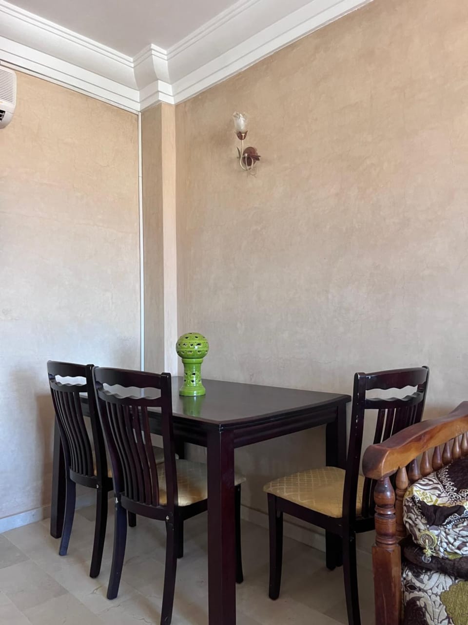 Seating area, Dining area