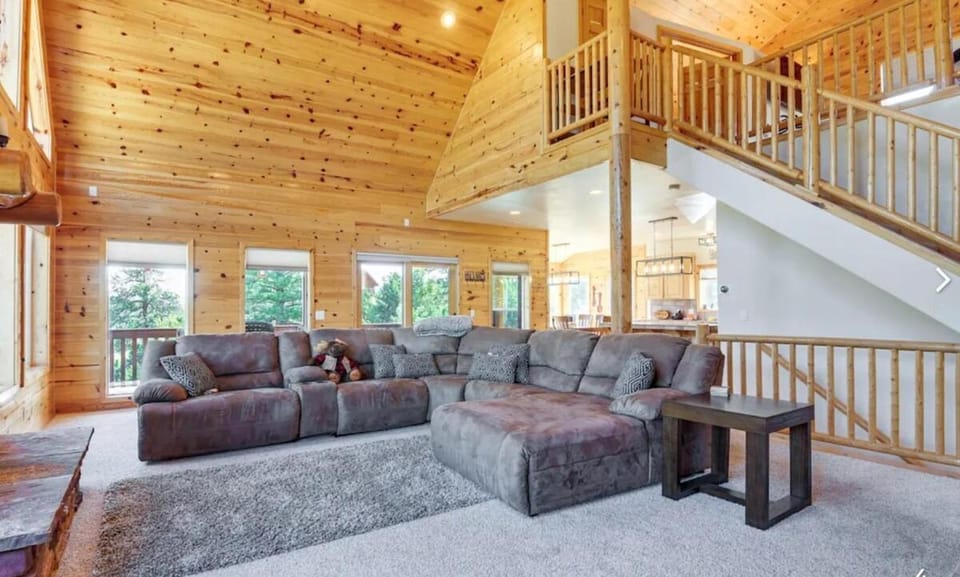 Duck creek Cabin With ac, Teslacharger, And Dog Enclosure Cabin in Utah