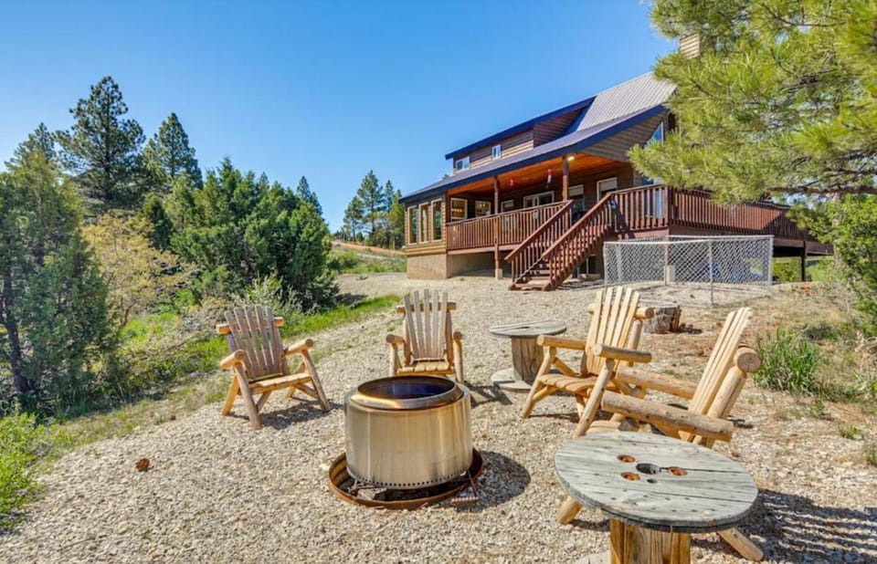 Property building, Patio, Spring, Day, Natural landscape, View (from property/room), pet friendly