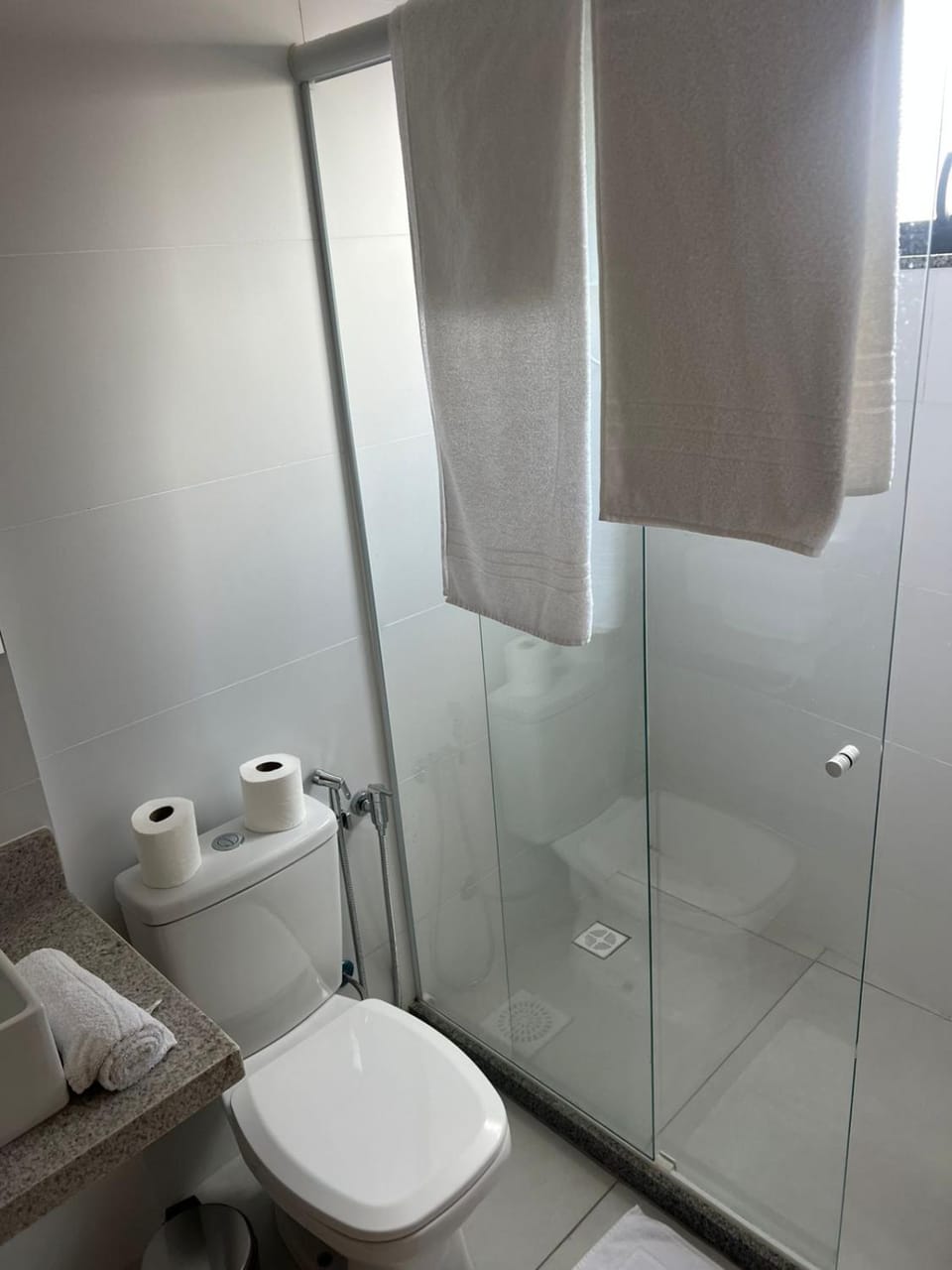 Shower, Toilet, Bathroom, towels