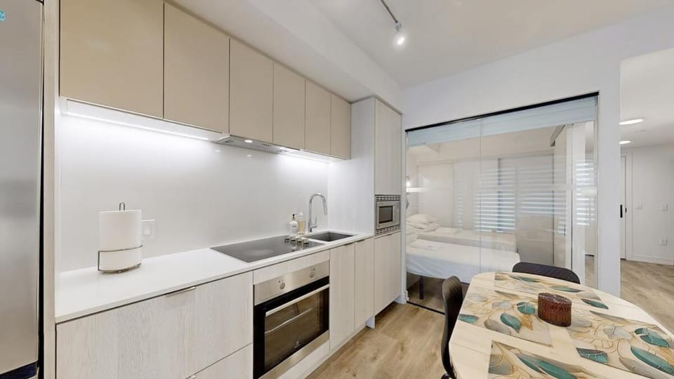 Cozy 2 Bdrm 2 Bath Entire Suite - Centre Hamilton Apartment in Hamilton