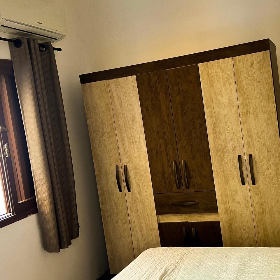 Bedroom, air conditioner