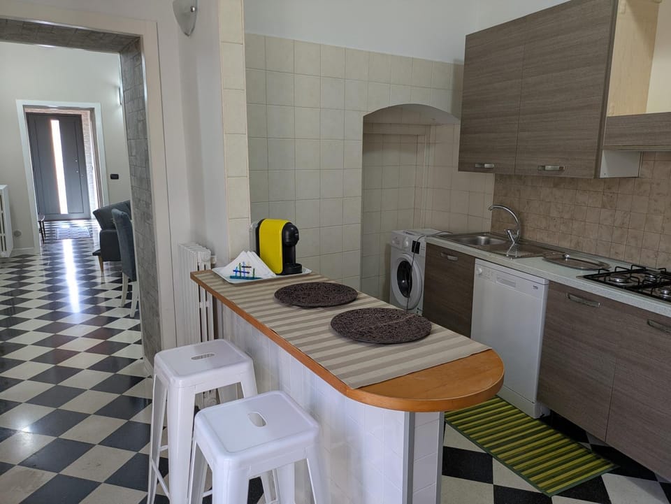 Kitchen or kitchenette, Dining area, stove