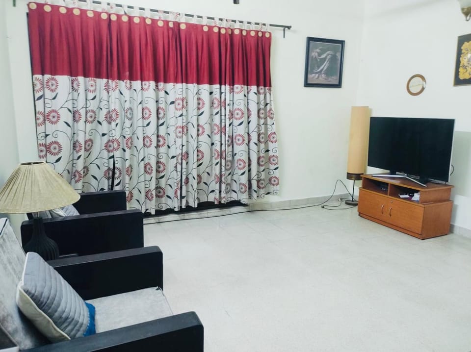 Gulshan Elegant Center 3 BR AC Flat Near Cafes & Shops Heart of Gulshan Apartment in Dhaka