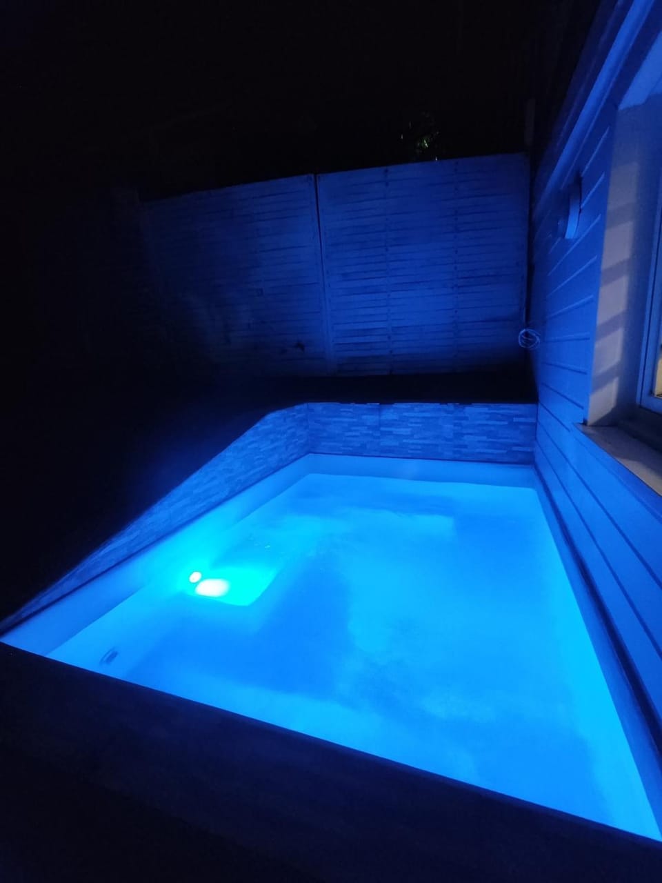 Hot Tub, Swimming pool