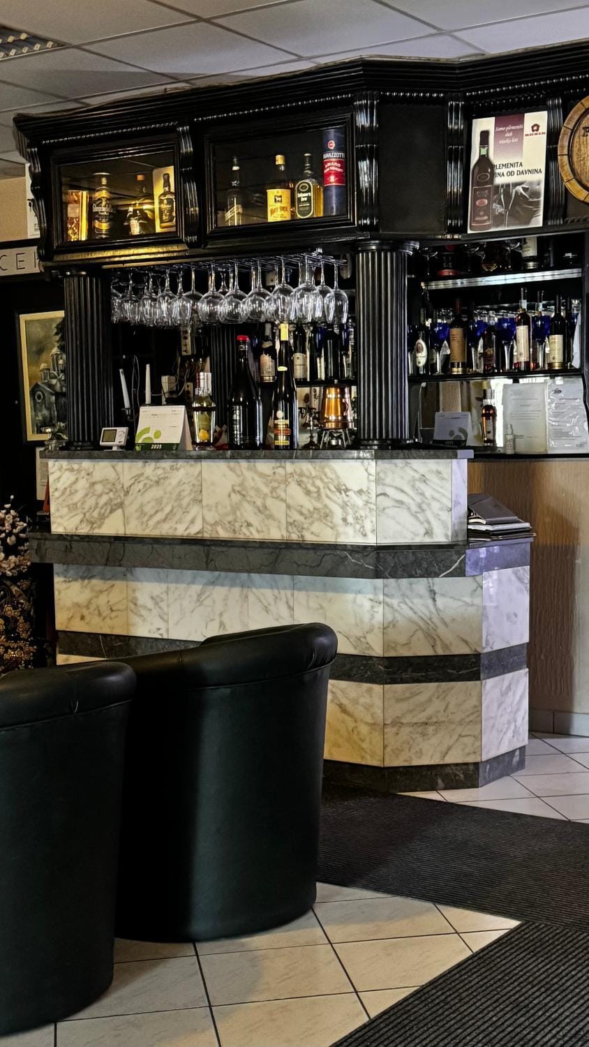 Lounge or bar, Drinks