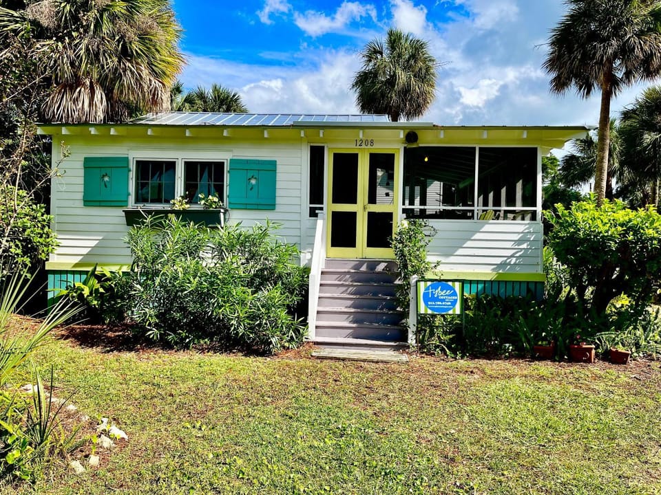 Palm Cottage by Tybee Cottages House in Tybee Island