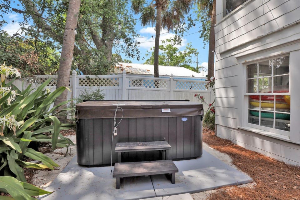 Pink Zebra Cottage by Tybee Cottages House in Tybee Island