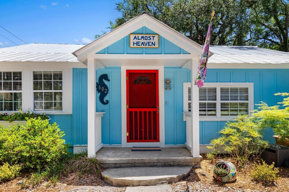 Almost Heaven by Tybee Cottages House in Tybee Island