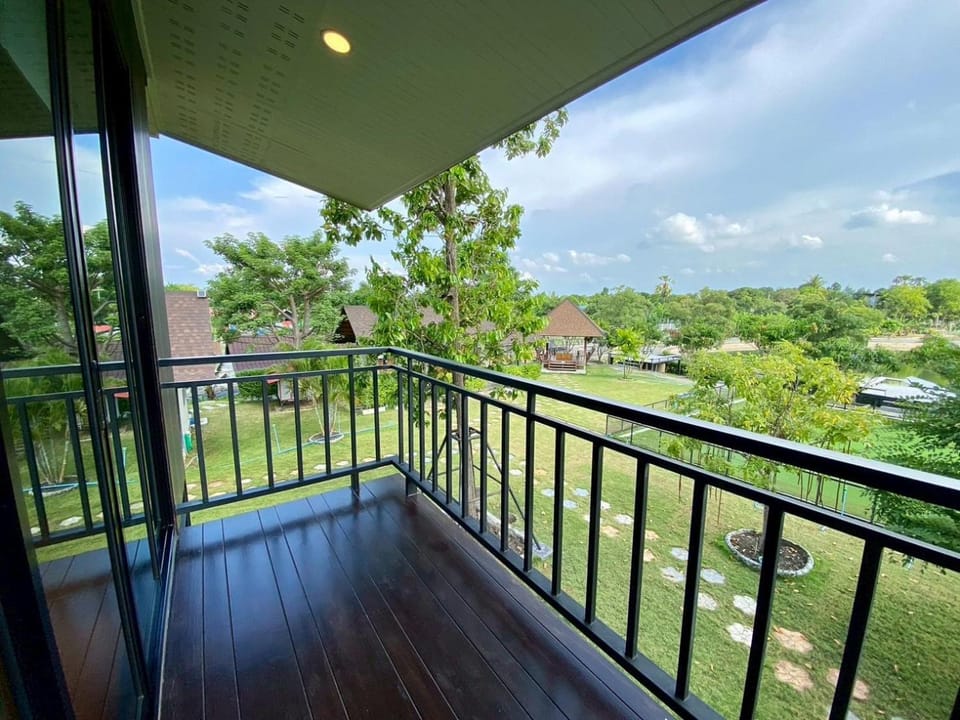 Balcony/Terrace, Garden view