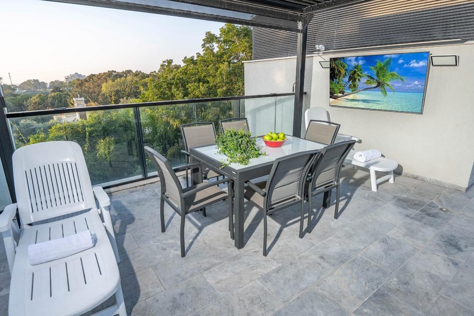 Patio, TV and multimedia, View (from property/room), Balcony/Terrace