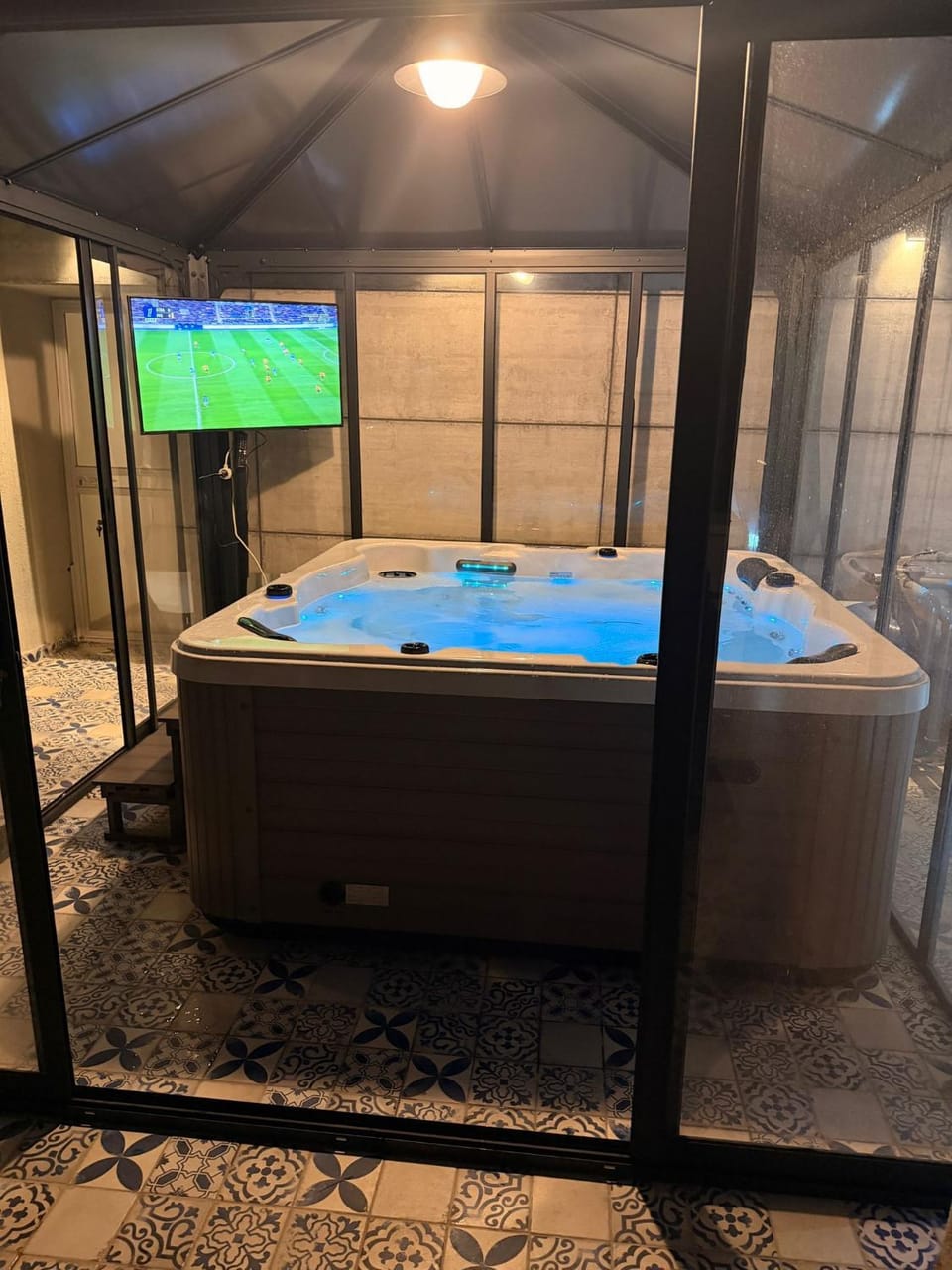 Hot Tub, Spa and wellness centre/facilities