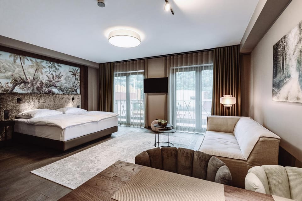 Bed, Living room, Photo of the whole room, Seating area, Bedroom